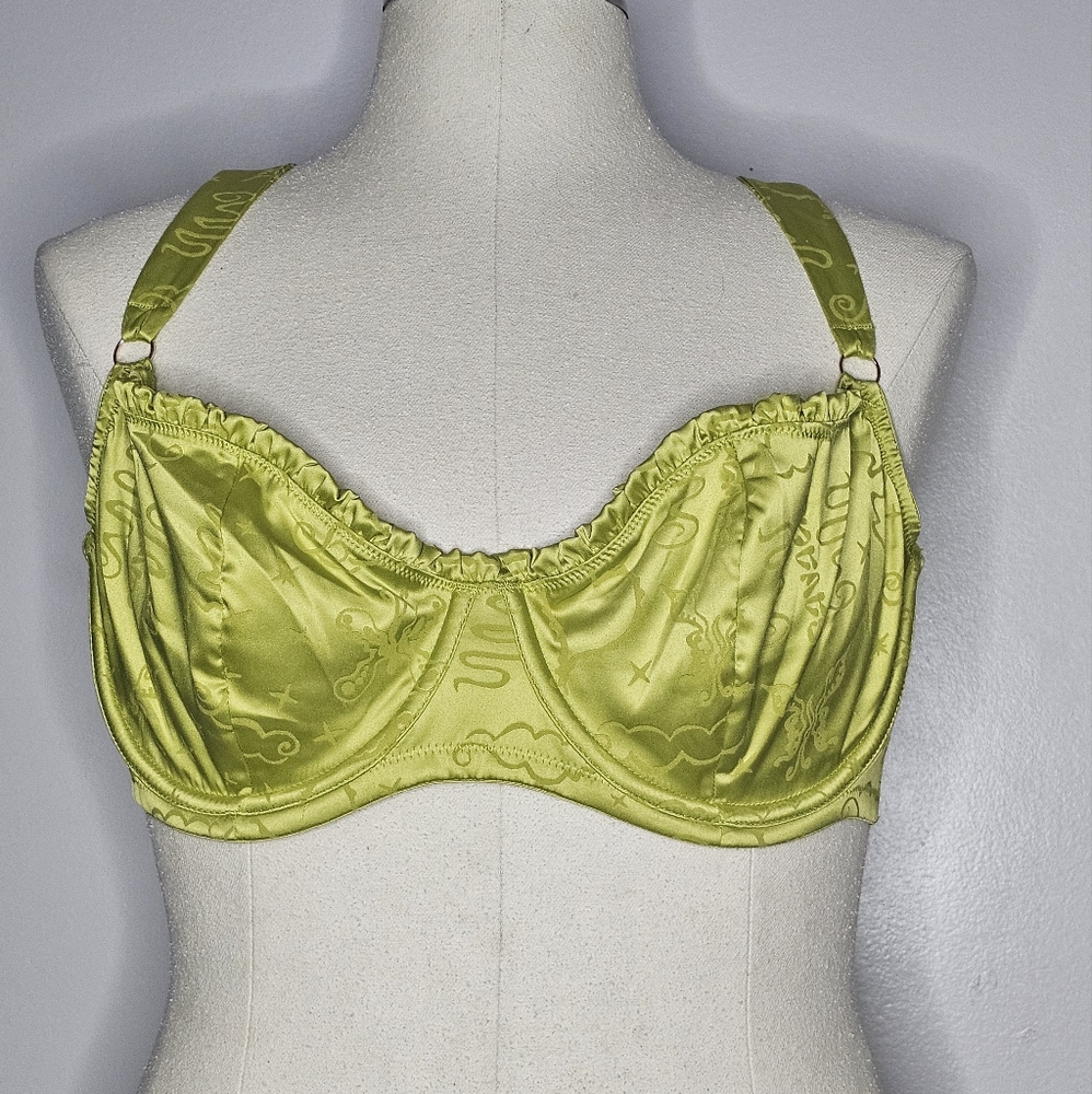 NWT SAVAGE Fenty satin unlined cup bra with ruffle detail